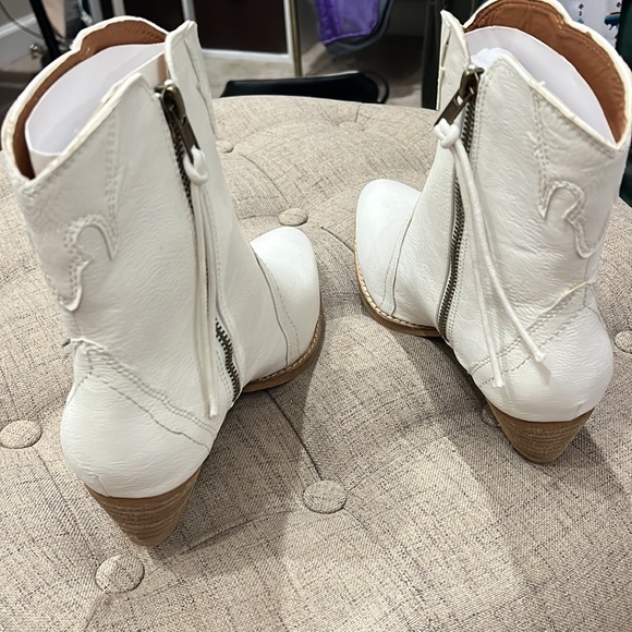 CCOCCI boutique booties sz 8 NEW - Picture 4 of 4